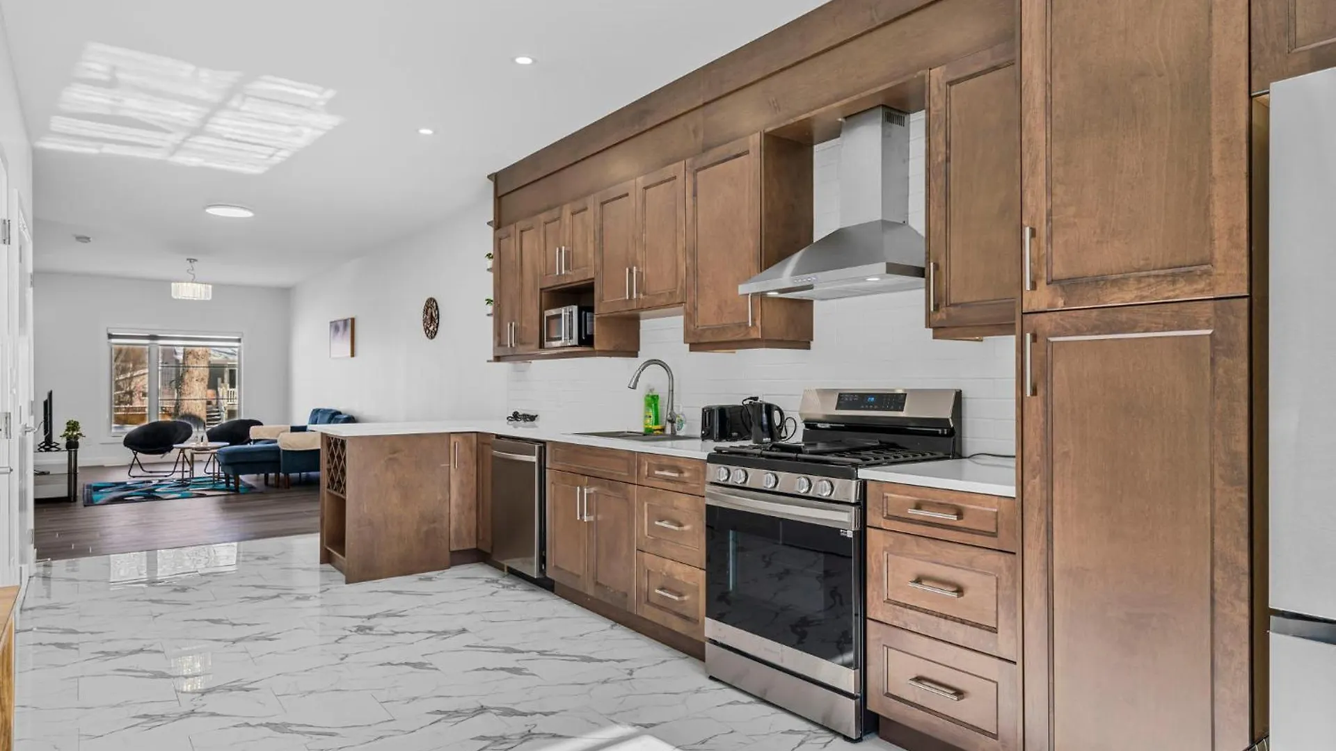 Urban Oasis Central & Stylish Edmonton Holiday home