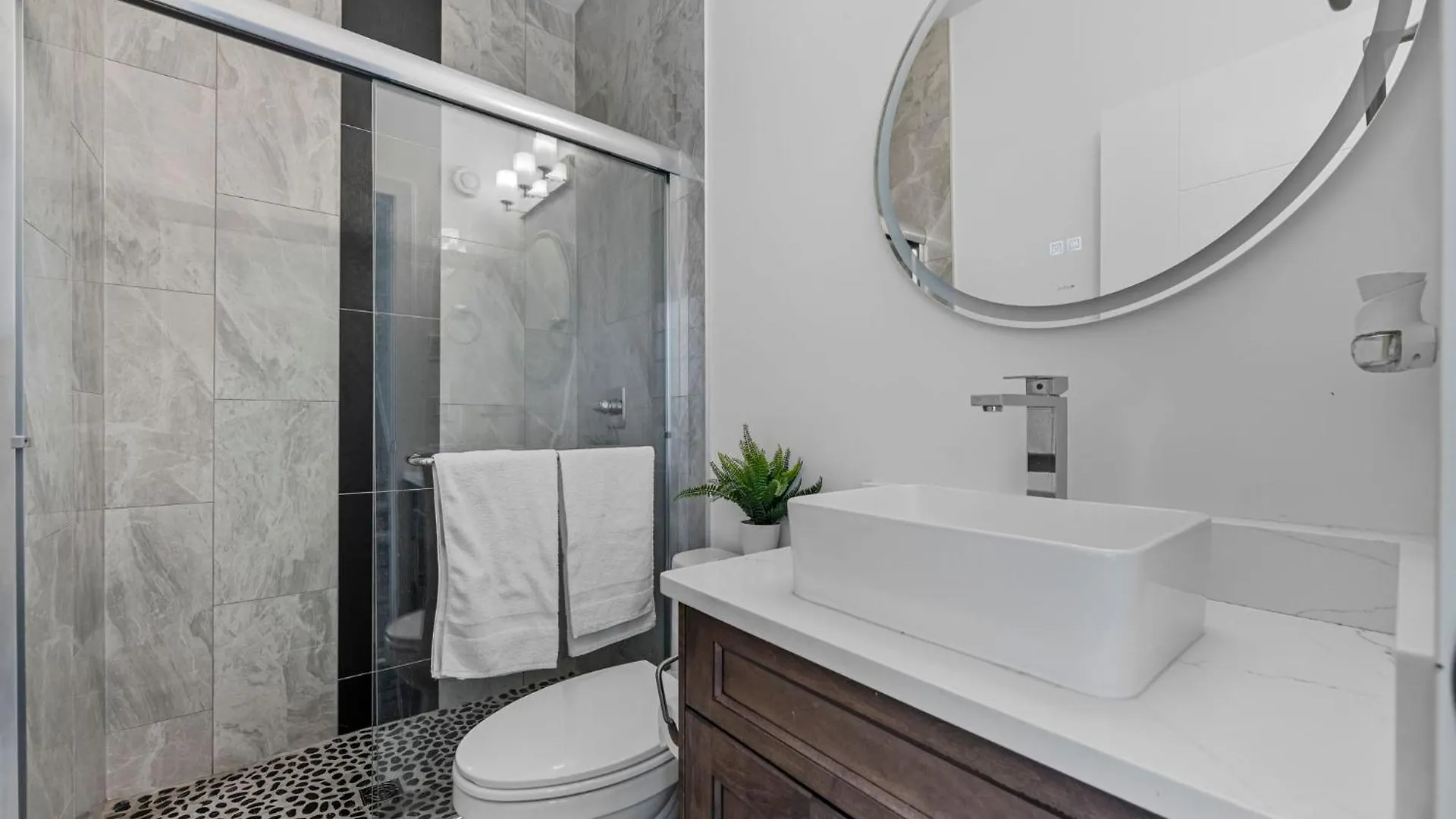 Holiday home Urban Oasis Central & Stylish Edmonton