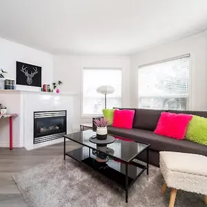 Апарт-отель The Neon Palace - Kingbed - Fireplace - Netflix - Ug Park, Эдмонтон
